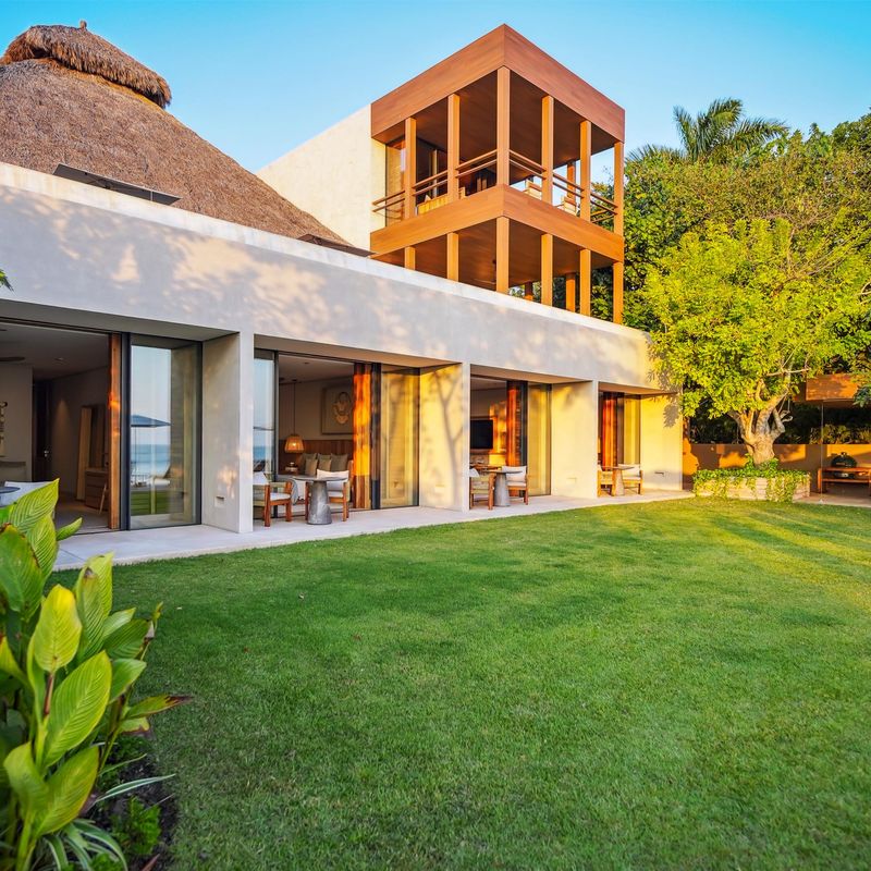 Oceanfront Villa in Paradise Coves