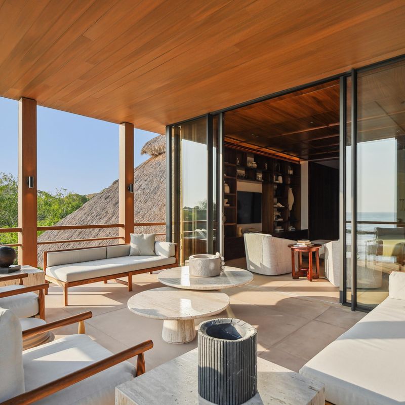 Oceanfront Villa in Paradise Coves