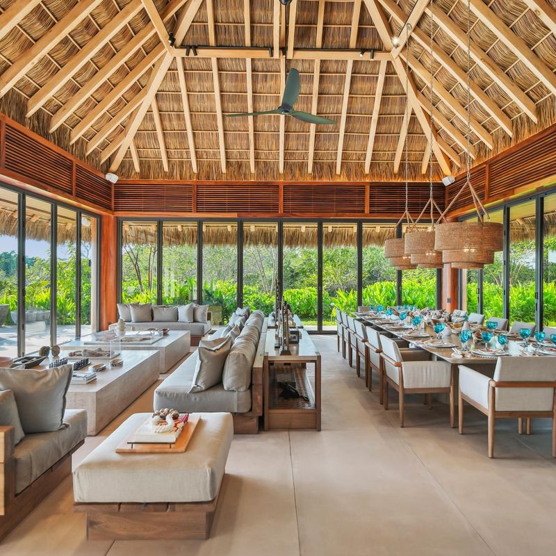 Oceanfront Villa in Paradise Coves