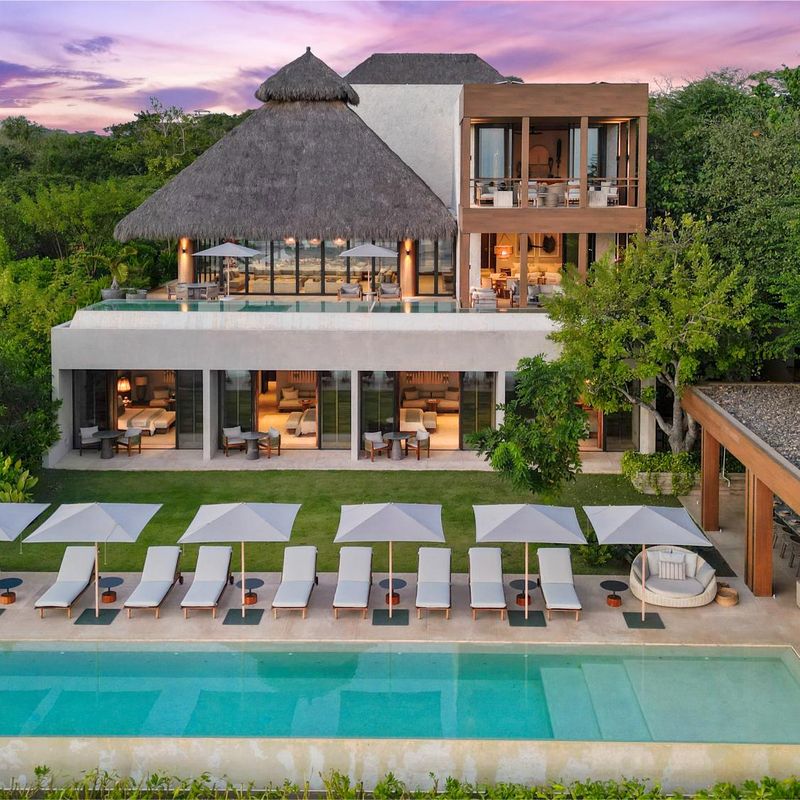 Oceanfront Villa in Paradise Coves