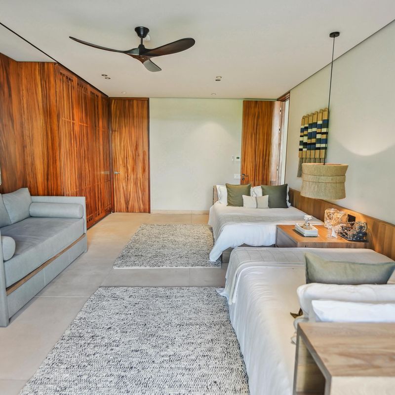 Oceanfront Villa in Paradise Coves