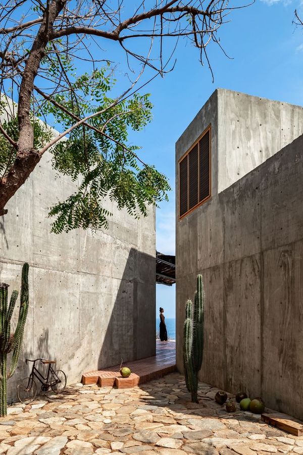 Brutalist Home in Playa Zapotengo