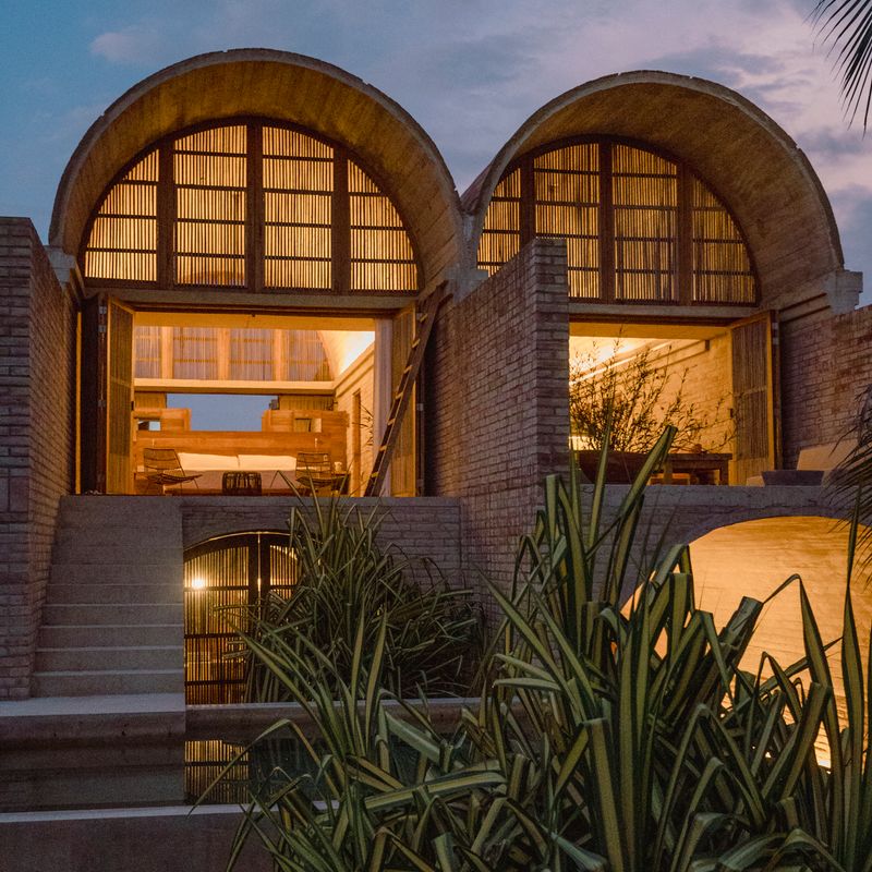 Designer Home in Ventanilla