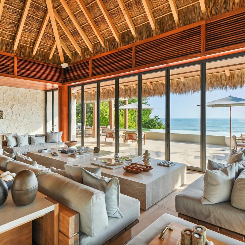 Oceanfront Villa in Paradise Coves