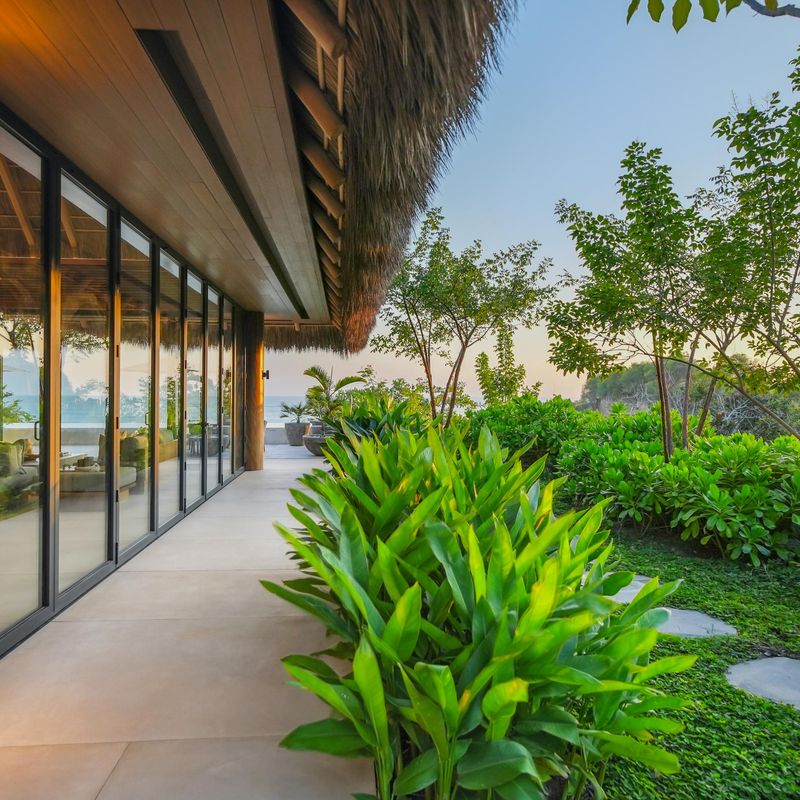 Oceanfront Villa in Paradise Coves