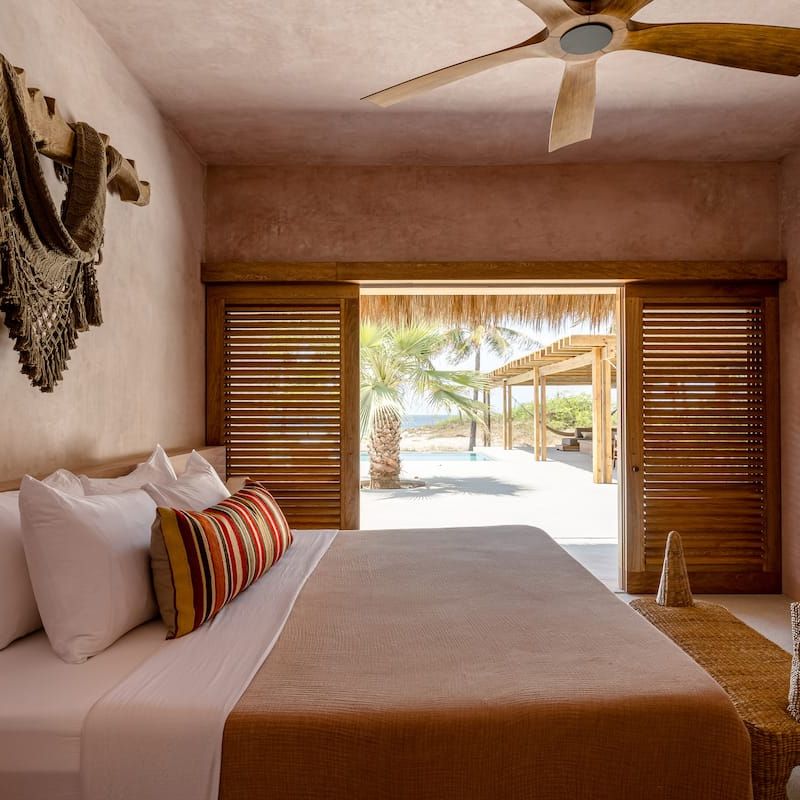 Beachfront Villa in Los Naranjos