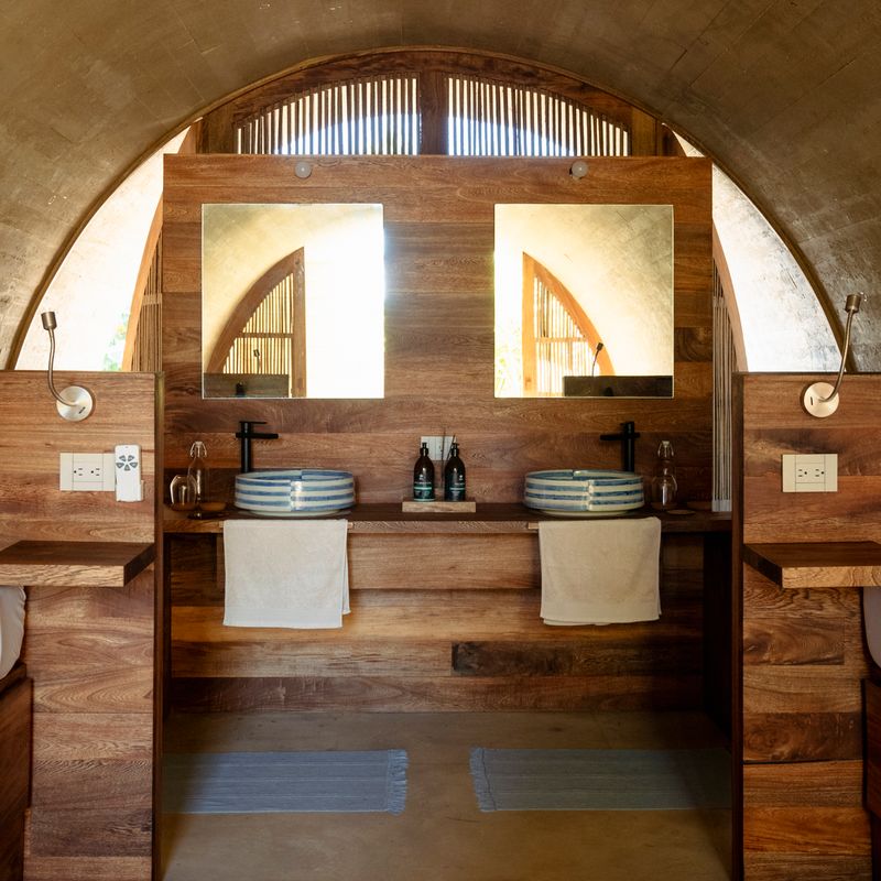 Designer Home in Ventanilla