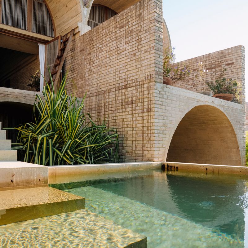 Designer Home in Ventanilla