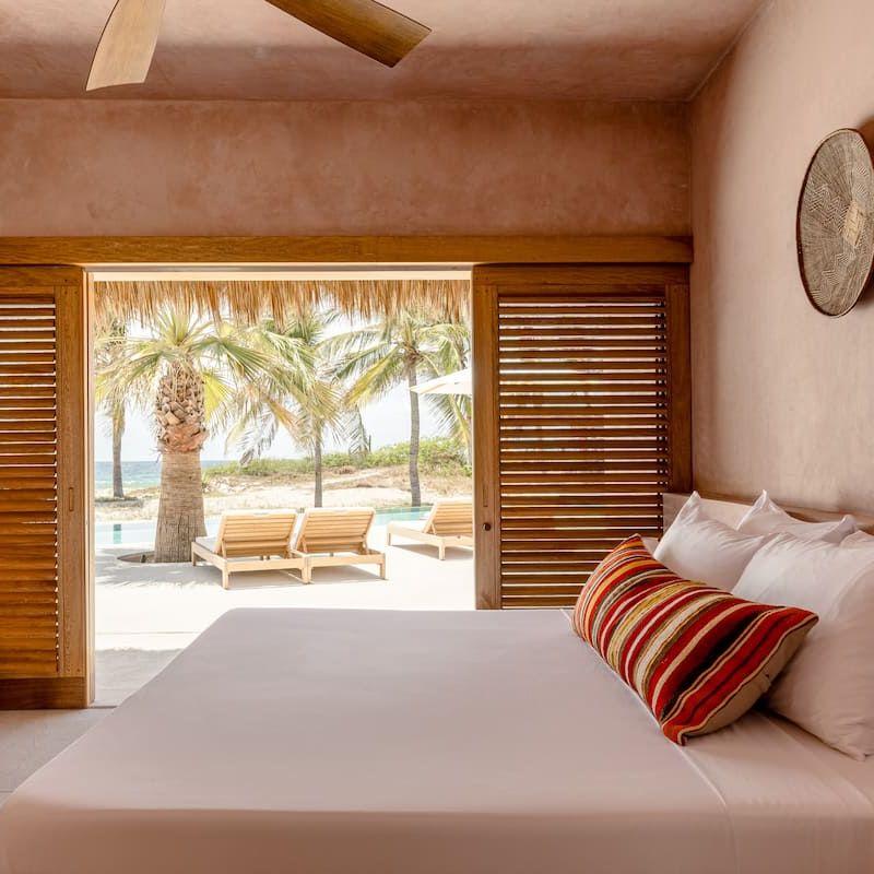 Beachfront Villa in Los Naranjos