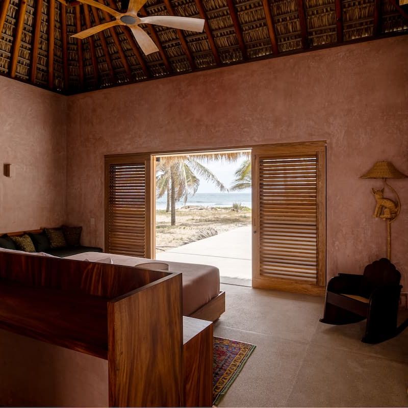 Beachfront Villa in Los Naranjos