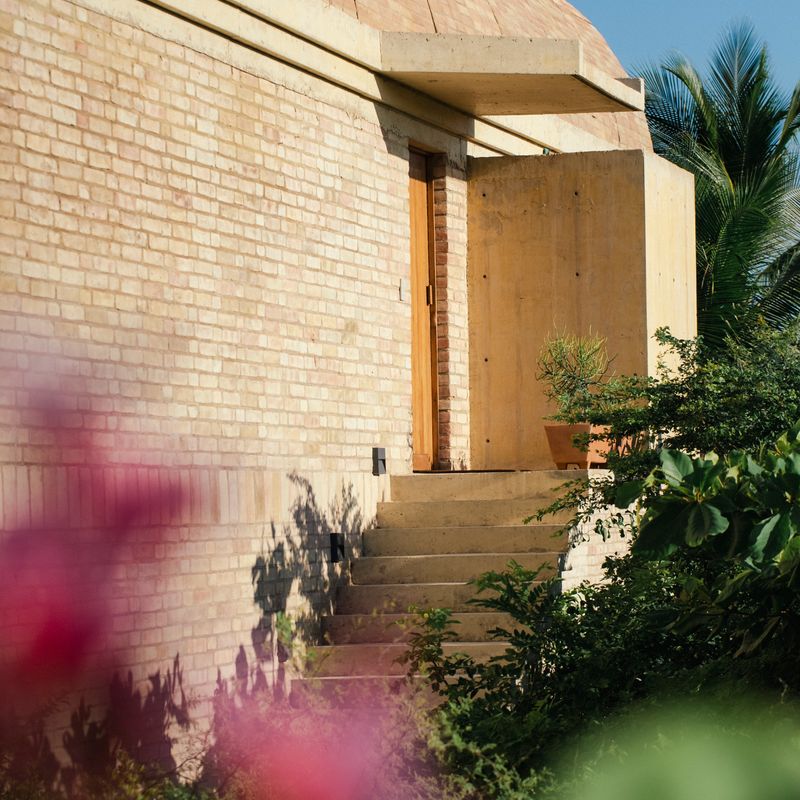 Designer Home in Ventanilla