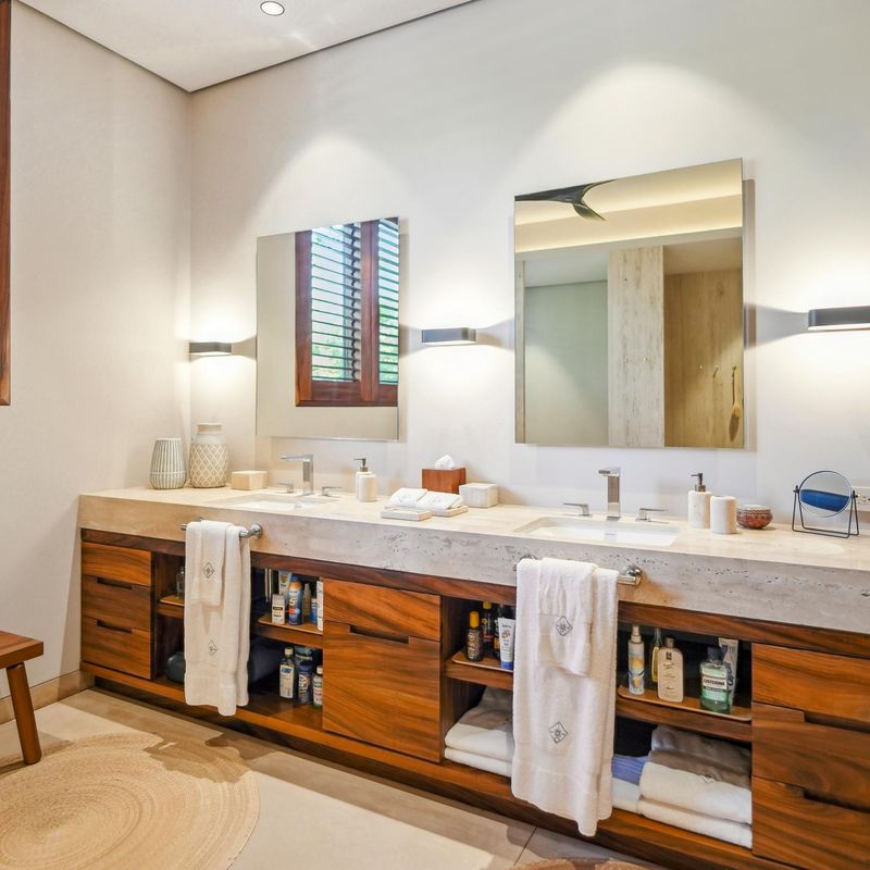 Oceanfront Villa in Paradise Coves