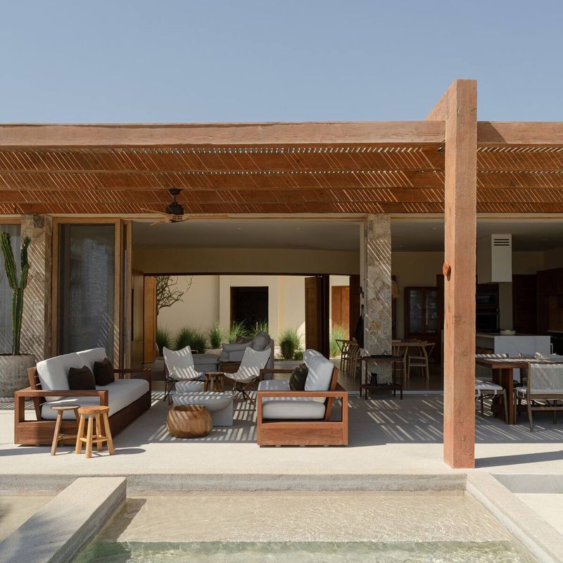 Beachfront Villa in La Ribera