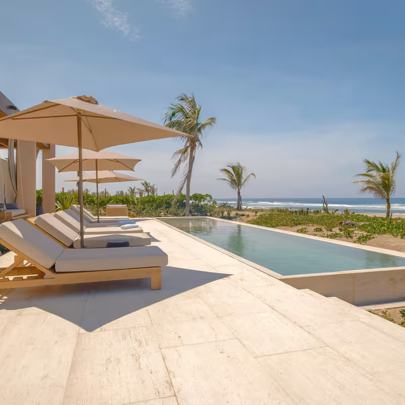 Beachfront Villa in El Rosedal