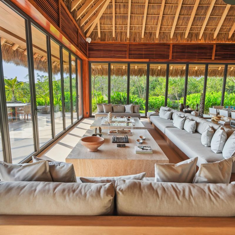 Oceanfront Villa in Paradise Coves