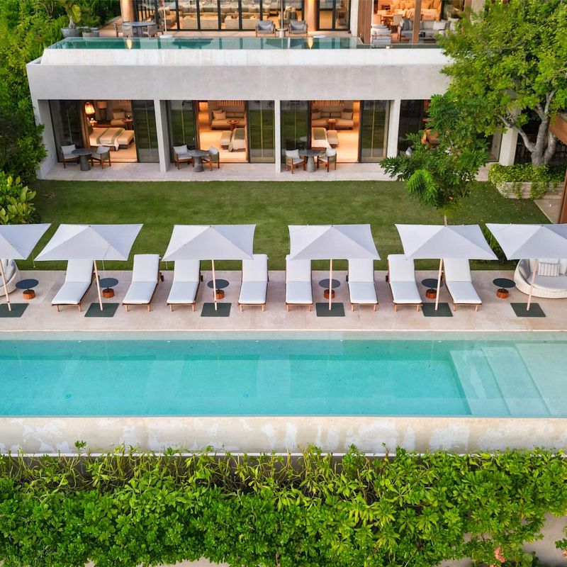 Oceanfront Villa in Paradise Coves