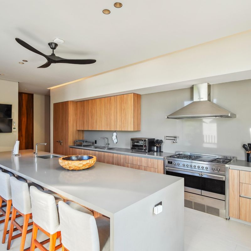 Oceanfront Villa in Paradise Coves