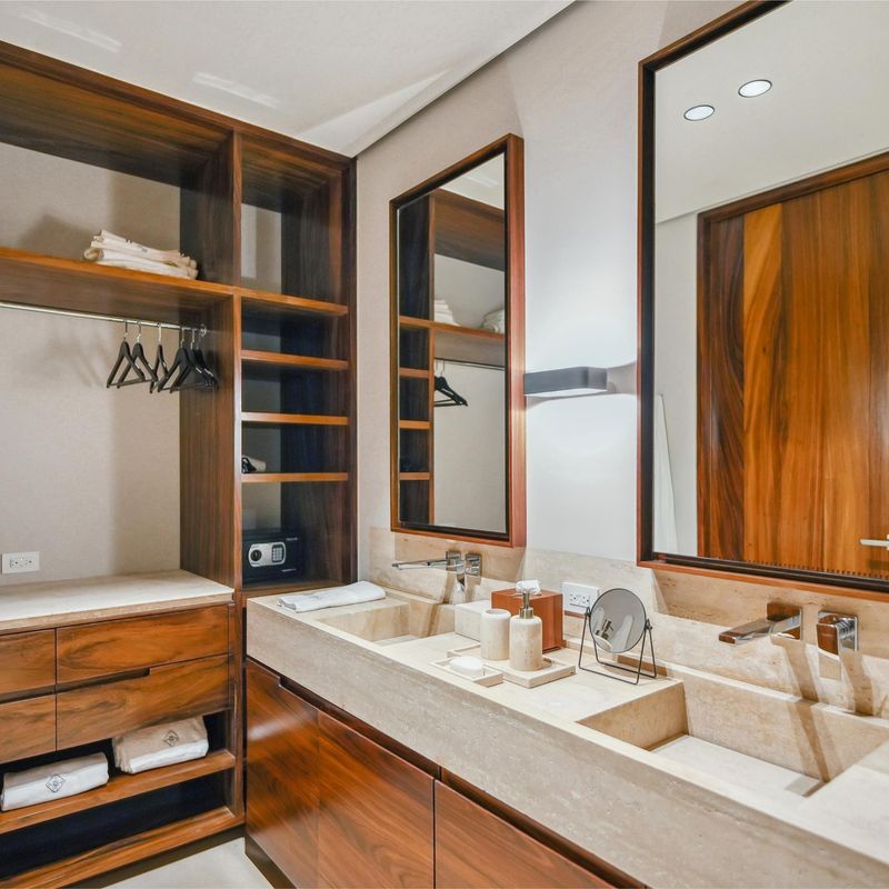 Oceanfront Villa in Paradise Coves