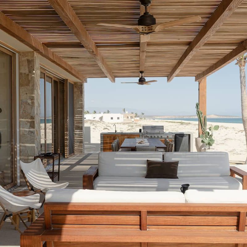 Beachfront Villa in La Ribera
