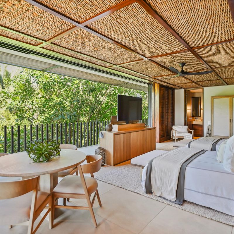 Oceanfront Villa in Paradise Coves