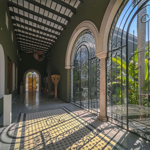Mansion  in Centro
