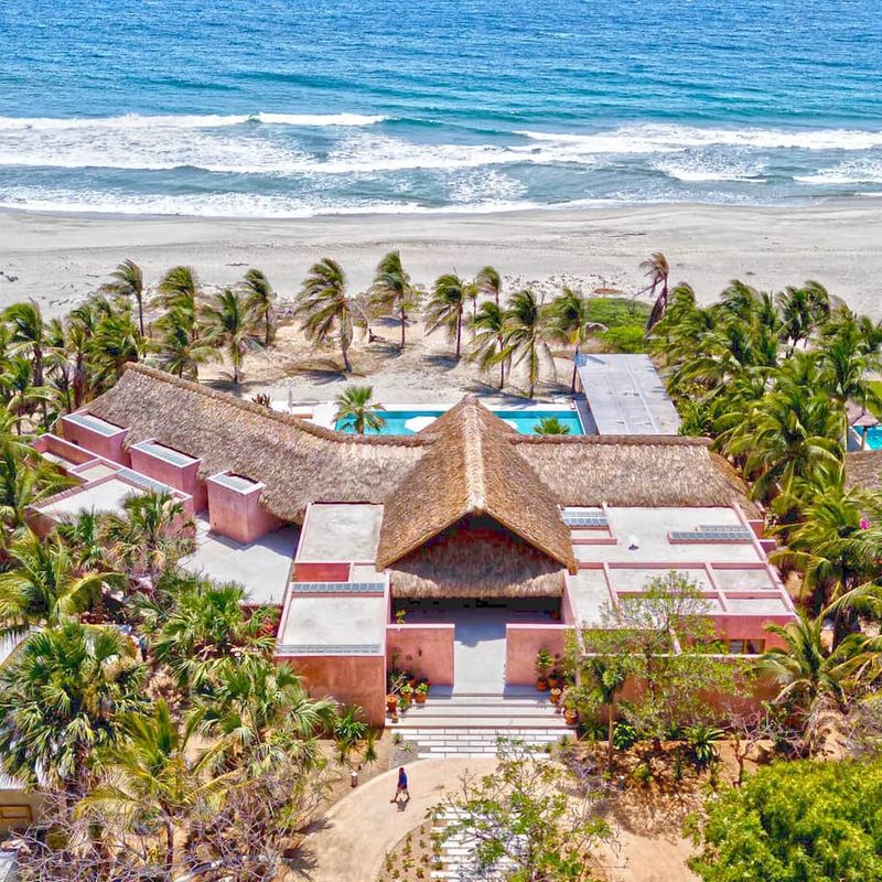 Beachfront Villa in Los Naranjos