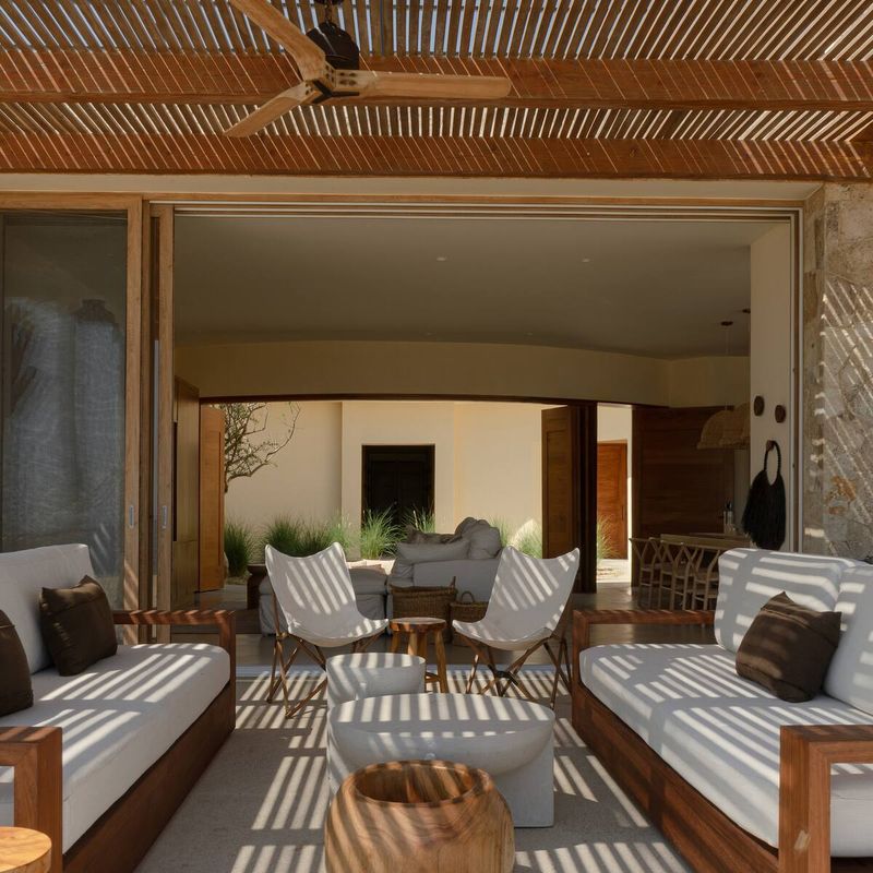 Beachfront Villa in La Ribera