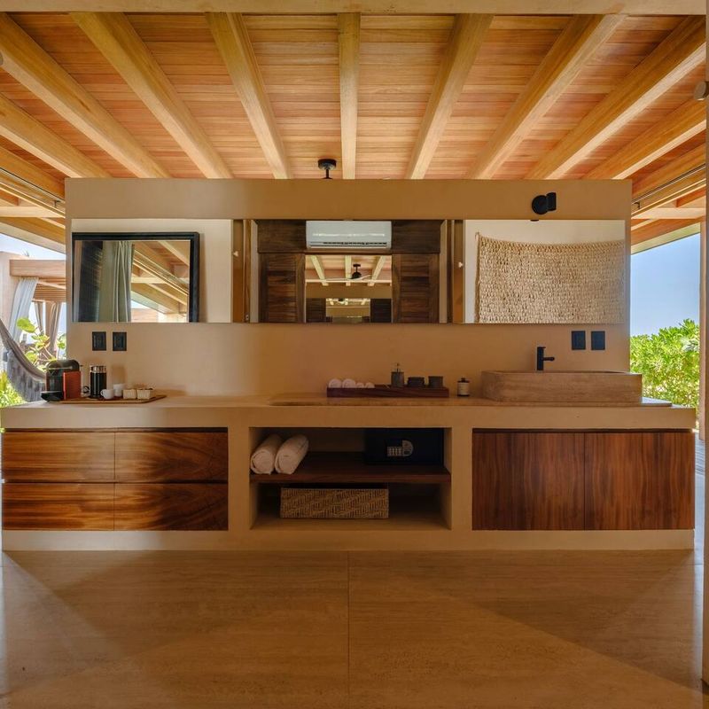 Beachfront Villa in El Rosedal