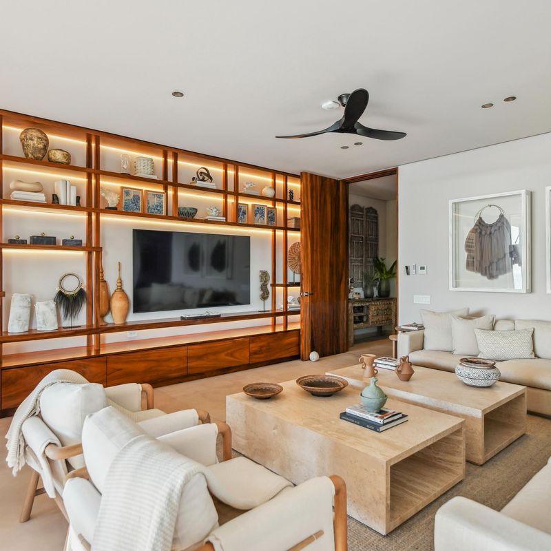 Oceanfront Villa in Paradise Coves