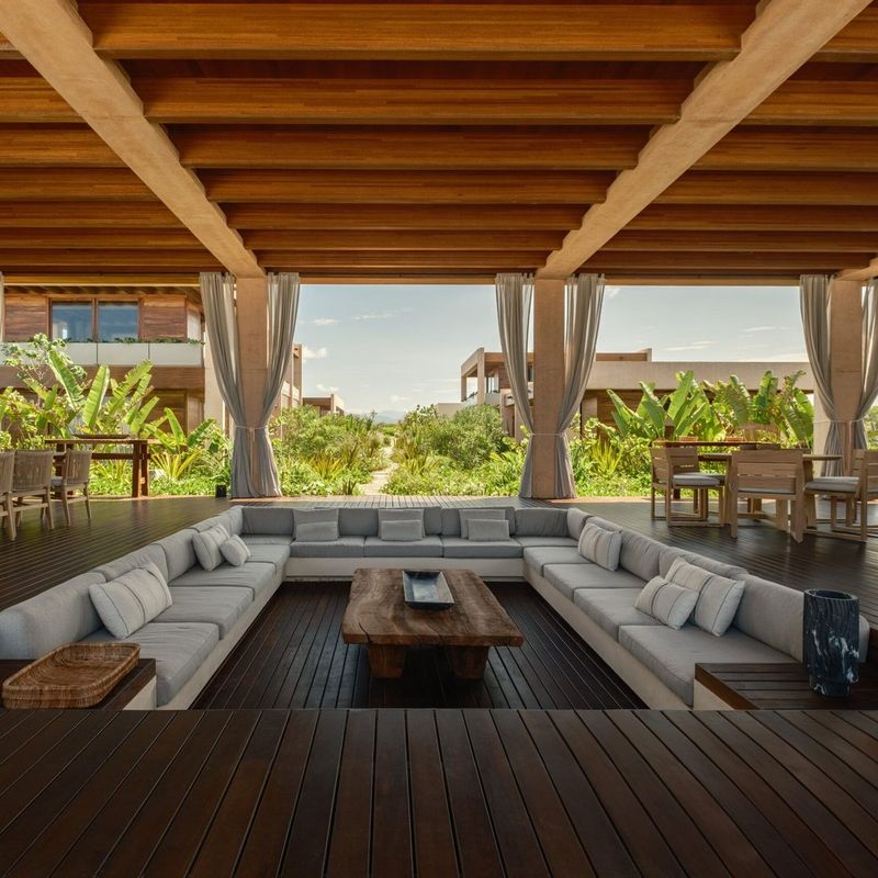 Beachfront Villa in El Rosedal