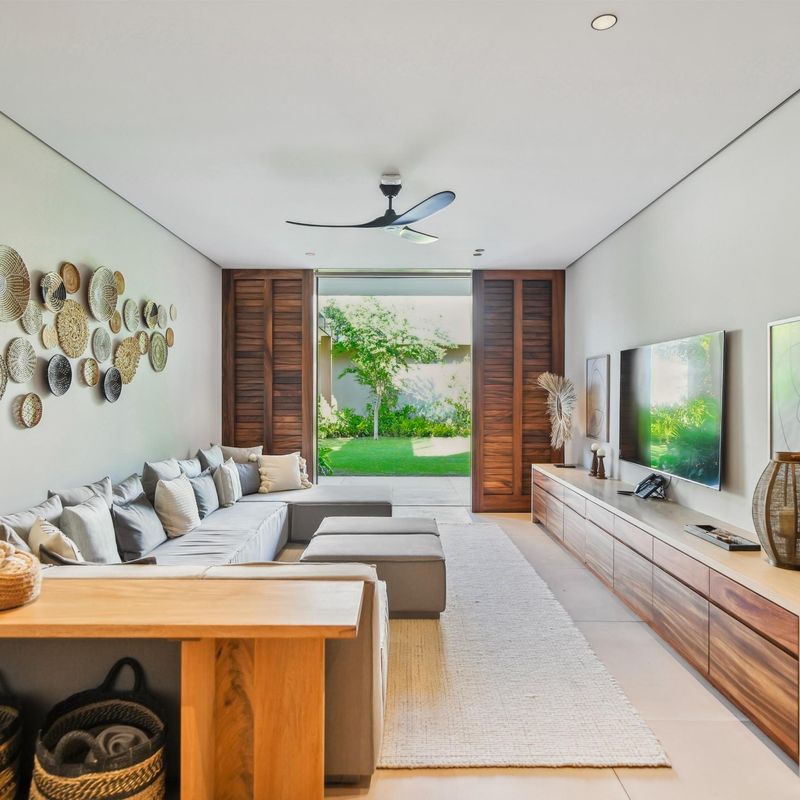 Oceanfront Villa in Paradise Coves