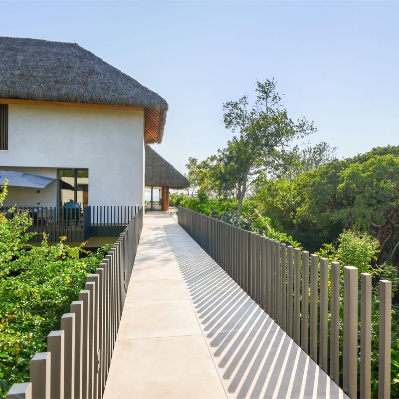 Oceanfront Villa in Paradise Coves