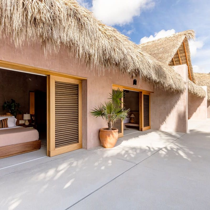 Beachfront Villa in Los Naranjos