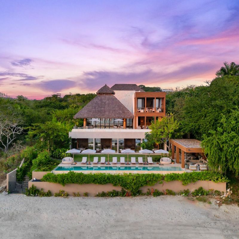 Oceanfront Villa in Paradise Coves