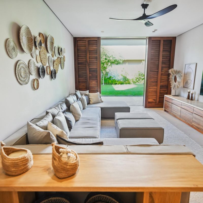 Oceanfront Villa in Paradise Coves