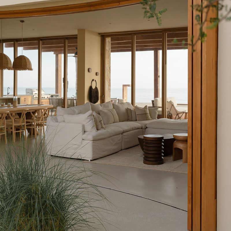 Beachfront Villa in La Ribera
