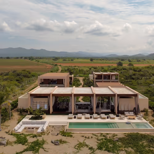 Beachfront Villa in El Rosedal