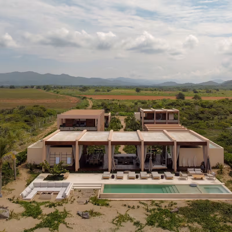 Beachfront Villa in El Rosedal