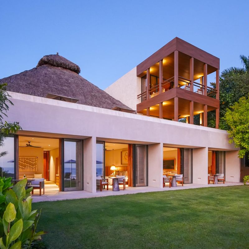 Oceanfront Villa in Paradise Coves