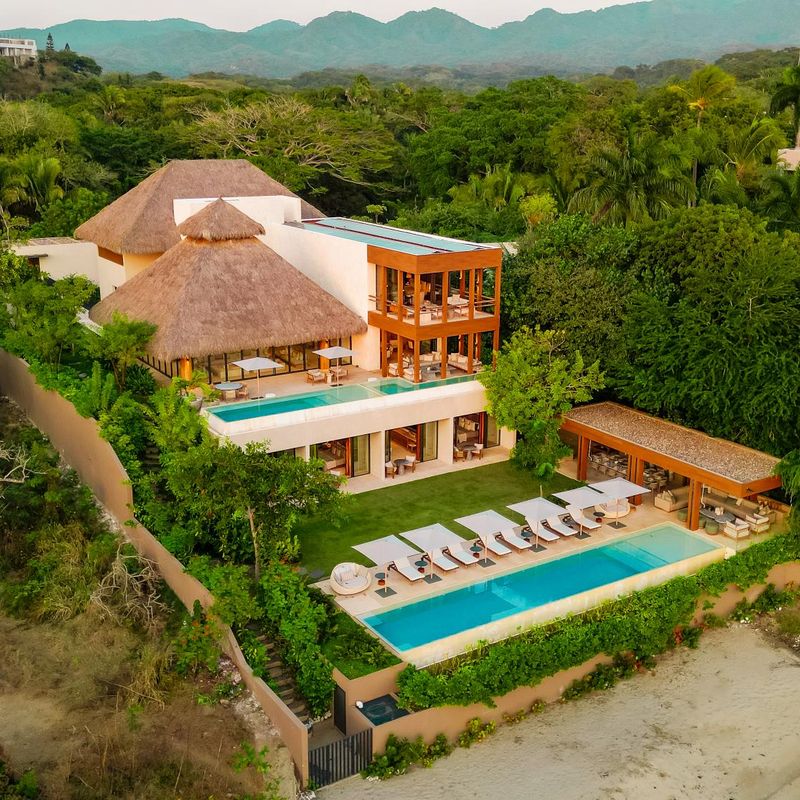 Oceanfront Villa in Paradise Coves