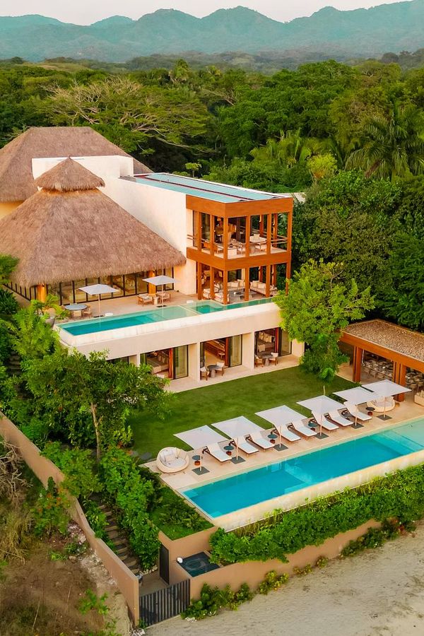 Oceanfront Villa in Paradise Coves