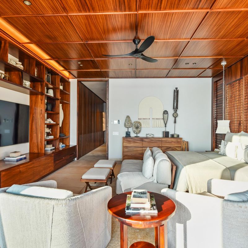 Oceanfront Villa in Paradise Coves